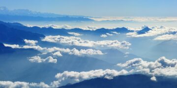 US Government Shutdown Leads to Widespread Flight Delays and Travel