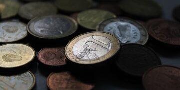 Experts Warn: Rising Interest Rates Impact Your Savings—What You Need to Know Now