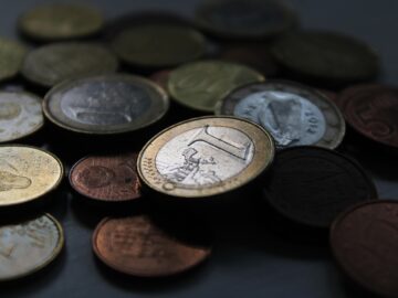 Experts Warn: Rising Interest Rates Impact Your Savings—What You Need to Know Now